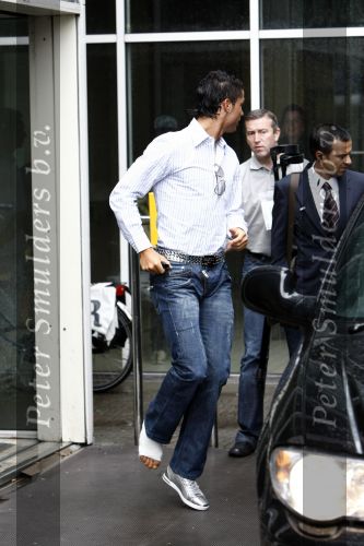 Amsterdam 8 juli 2008
Cristiano Ronaldo op krukken op vliegveld Schiphol nadat hij in Amsterdam geopereerd is aan zijn enkel.