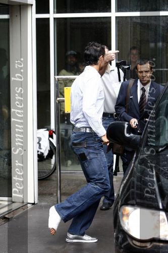 Amsterdam 8 juli 2008
Cristiano Ronaldo op krukken op vliegveld Schiphol nadat hij in Amsterdam geopereerd is aan zijn enkel.