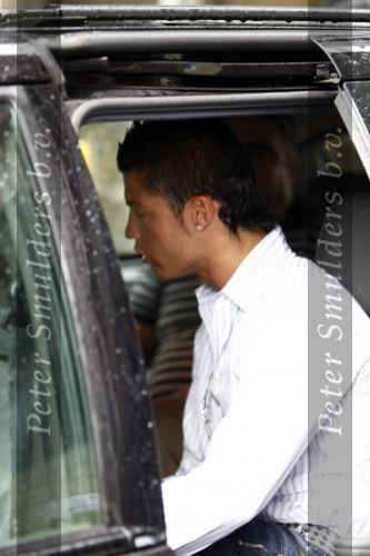Amsterdam 8 juli 2008
Cristiano Ronaldo op krukken op vliegveld Schiphol nadat hij in Amsterdam geopereerd is aan zijn enkel.