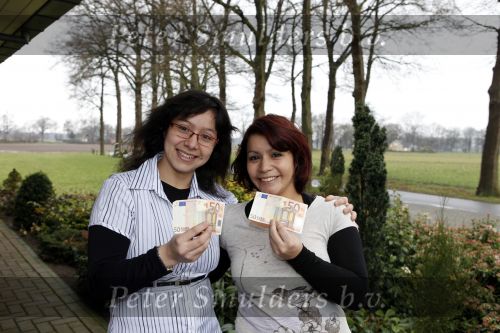 Goor 25 maart 2009
Cristina Oudewolbers met haar zus en schoonmoeder.
Peter Smulders bv