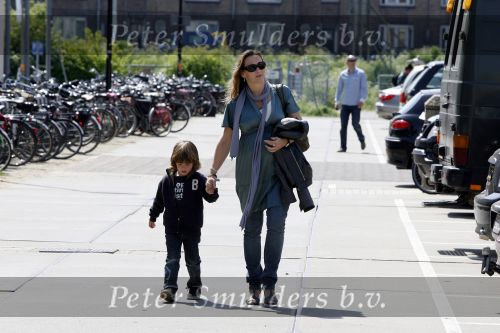 Amsterdam 14 mei 2009
Cynthia Abma met haar zoon en zwanger van de tweede.
Peter Smulders bv