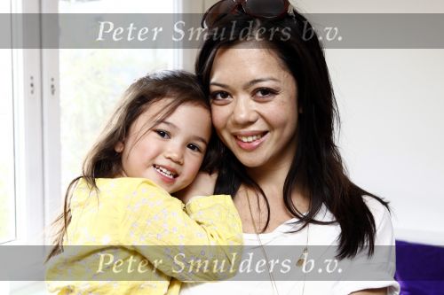 Amsterdam 13 mei 2009
feestje van blad mama bij strand west. Cystine Carreon met dochter
Peter Smulders bv