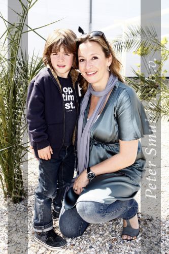 Amsterdam 13 mei 2009
feestje van blad mama bij strand west. Cynthia Abma zwanger en met zoon
Peter Smulders bv