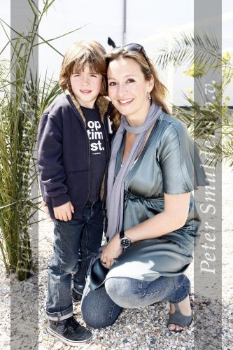 Amsterdam 13 mei 2009
feestje van blad mama bij strand west. Cynthia Abma zwanger en met zoon
Peter Smulders bv