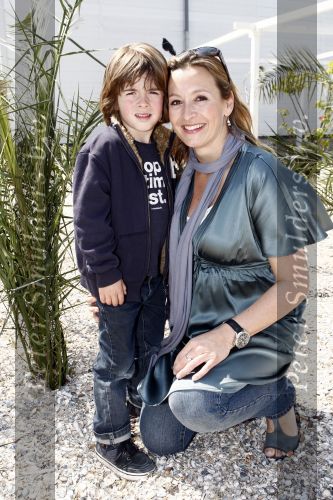 Amsterdam 13 mei 2009
feestje van blad mama bij strand west. Cynthia Abma zwanger en met zoon
Peter Smulders bv