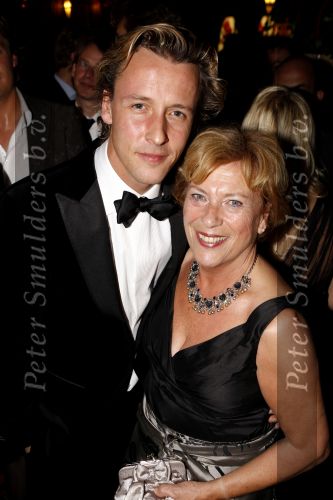 Amsterdam 8 oktober 2007
Daan Schuurmans en Bracha v Doesburgh bij de premiere van Alles is Liefde in Tuschinski. moeder Daan