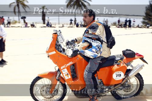 Dakar 23 maart 2008
Straatbeeld in Dakar waar de heroes legend eindigt. 
Peter Smulders bv