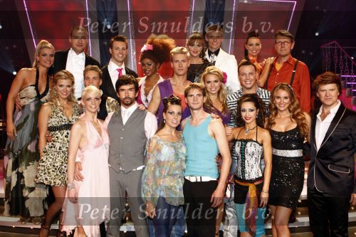 Aalsmeer 15 mei 2009
Dancing with the stars in de studio\'s in Aalsmeer. alle deelnemers met Beau v Erven Dorens Lieke v Lexmond. Jamai Loman Ursul de Geer Mari v d Ven Emile Sandtke Nathalie Makoma Nicolette v Dam Gigi Ravelli Manon Thomas  en Lange Frans
Peter Smulders bv