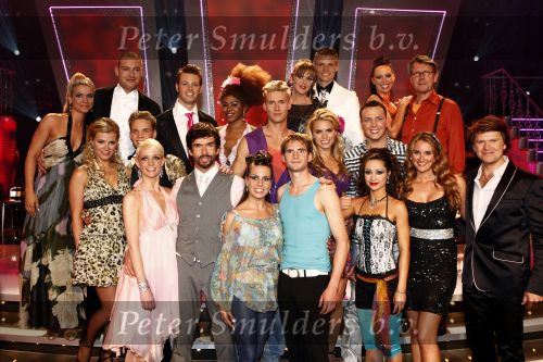 Aalsmeer 15 mei 2009
Dancing with the stars in de studio\'s in Aalsmeer. alle deelnemers met Beau v Erven Dorens Lieke v Lexmond. Jamai Loman Ursul de Geer Mari v d Ven Emile Sandtke Nathalie Makoma Nicolette v Dam Gigi Ravelli Manon Thomas  en Lange Frans
Peter Smulders bv