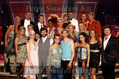 Aalsmeer 15 mei 2009
Dancing with the stars in de studio\'s in Aalsmeer. alle deelnemers met Beau v Erven Dorens Lieke v Lexmond. Jamai Loman Ursul de Geer Mari v d Ven Emile Sandtke Nathalie Makoma Nicolette v Dam Gigi Ravelli Manon Thomas  en Lange Frans
Peter Smulders bv