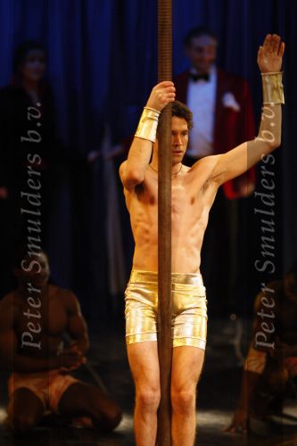 Amsterdam 17 december 2007
Tros Kerstcircus bij afrika afrika . Yuri v Gelder Daniel Boissevain Tygo Gernandt en Haukes