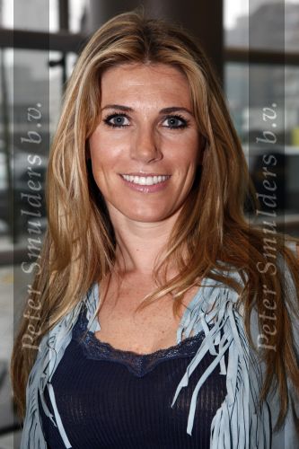 Amsterdam 16 maart 2008
danielle Overgaag bij modeshow Danie Bles waar ze met veel belangstelling naar de trouwjurken keek. danielle Overgaag Estelle Gullit en Leco v Zadelhoff zaten bij Danielle op de eerste rij.
Peter Smulders bv