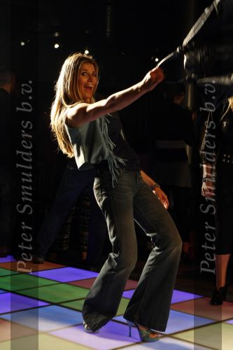 Amsterdam 16 maart 2008
danielle Overgaag bij modeshow Danie Bles waar ze met veel belangstelling naar de trouwjurken keek. danielle Overgaag Estelle Gullit en Leco v Zadelhoff zaten bij Danielle op de eerste rij.
Peter Smulders bv