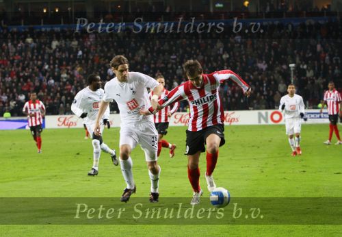 Eindhoven, 12 Maart 2008
UEFA 1/8 finale PSV-Tottenham Hotspur FC, eindstand 0-1
PSV wint na verlenging en straschoppen met 6-5 en gaat door naar de 1/4 Finale
Danko Lazovic in duel met Jonathan Woodgate