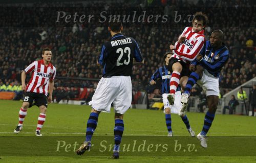 Eindhoven, 12 December 2007
Champions League wedstrijd PSV-Internationale Milan, eindstand 0-1 Seizoen 2007/2008
Danko Lazovic in duel met Nelson Enrique Lopez Rivas