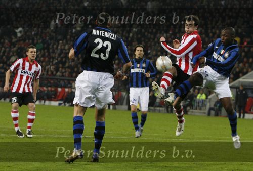 Eindhoven, 12 December 2007
Champions League wedstrijd PSV-Internationale Milan, eindstand 0-1 Seizoen 2007/2008
Danko Lazovic in duel met Nelson Enrique Lopez Rivas