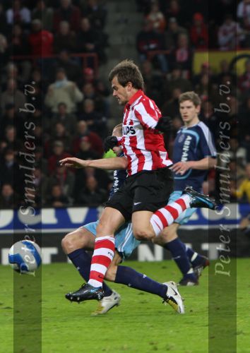 Eindhoven, 19 Maart 2008 Kompetitiewedstrijd PSV-AJAX, eindstand 0-0 
Seizoen 2007/2008
Danko Lazovic in duel met John Heitinga