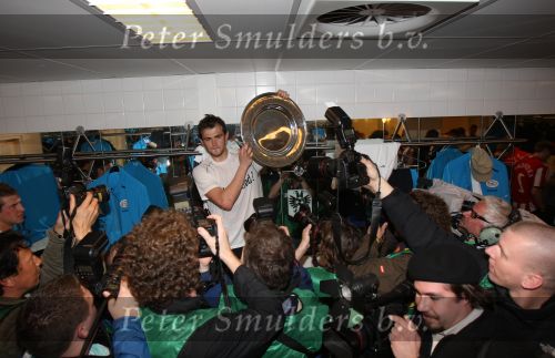 Arnhem, 20 April 2008 Kompetitiewedstrijd Vitesse-PSV, eindstand 0-1 Seizoen 2007/2008
PSV Landskampioen en wordt er dus feest gevierd
Danko Lazovic met de kampioensschaal