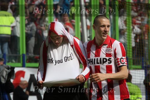 Arnhem, 20 April 2008 Kompetitiewedstrijd Vitesse-PSV, eindstand 0-1 Seizoen 2007/2008
PSV Landskampioen en wordt er dus feest gevierd
Danko Lazovic is blij met de 0-1 en dus het kampioenschap en toont zijn ondershirt met het opschrift \