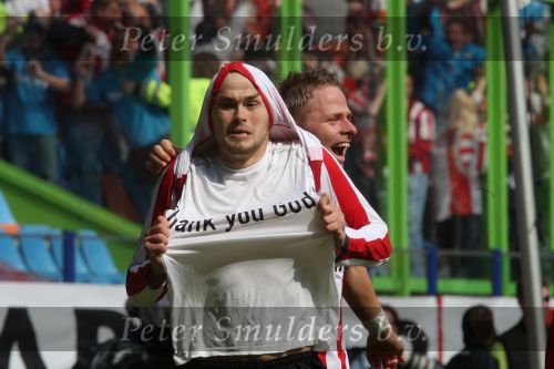Arnhem, 20 April 2008 Kompetitiewedstrijd Vitesse-PSV, eindstand 0-1 Seizoen 2007/2008
PSV Landskampioen en wordt er dus feest gevierd
Danko Lazovic is blij en toont zijn ondershort met de tekst \