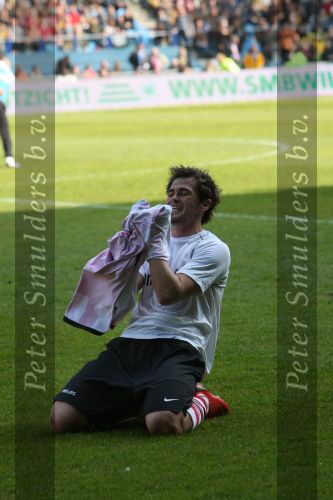 Arnhem, 20 April 2008 Kompetitiewedstrijd Vitesse-PSV, eindstand 0-1 Seizoen 2007/2008
PSV Landskampioen en wordt er dus feest gevierd
Danko Lazovic is blij met de 0-1 en dus het kampioenschap en toont zijn ondershirt met het opschrift \