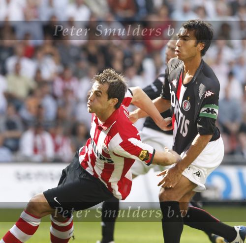 Eindhoven, 23 September 2007 Seizoen 2007/2008 Kompetitewedstrijd PSV-Feyenoord, eindstand 4-0
Danko Lazovic in duel met Giovanni v Bronckhorst