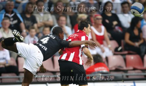 Eindhoven, 23 September 2007 Seizoen 2007/2008 Kompetitewedstrijd PSV-Feyenoord, eindstand 4-0
Danko Lazovic in duel met Andre Bahia
