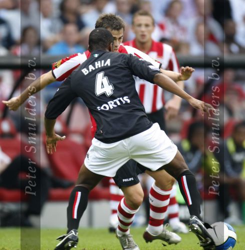 Eindhoven, 23 September 2007 Seizoen 2007/2008 Kompetitewedstrijd PSV-Feyenoord, eindstand 4-0
Danko Lazovic in duel met Andre Bahia