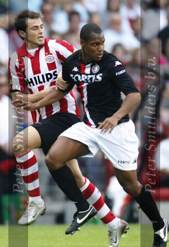 Eindhoven, 23 September 2007 Seizoen 2007/2008 Kompetitewedstrijd PSV-Feyenoord, eindstand 4-0
Danko Lazovic in duel met Andre Bahia