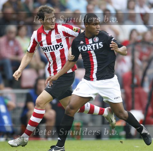 Eindhoven, 23 September 2007 Seizoen 2007/2008 Kompetitewedstrijd PSV-Feyenoord, eindstand 4-0
Danko Lazovic in duel met Andre Bahia