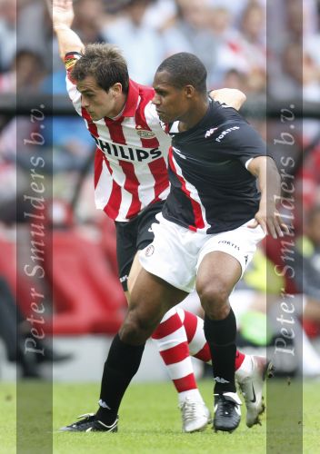 Eindhoven, 23 September 2007 Seizoen 2007/2008 Kompetitewedstrijd PSV-Feyenoord, eindstand 4-0
Danko Lazovic in duel met Andre Bahia