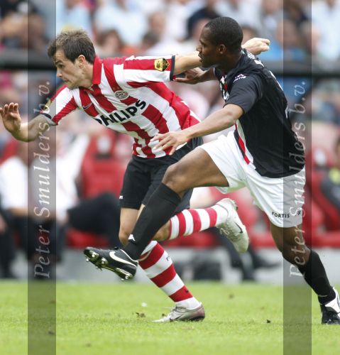 Eindhoven, 23 September 2007 Seizoen 2007/2008 Kompetitewedstrijd PSV-Feyenoord, eindstand 4-0
Danko Lazovic in duel met Andre Bahia