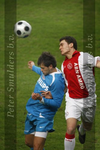 Amsterdam, 30 Januari 2008 Kompetitiewedstrijd AJAX-PSV, eindstand 0-2
Seizoen 2007/2008
Danko Lazovic in duel met Thomas Vermaelen