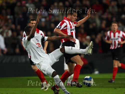 Eindhoven, 12 Maart 2008
UEFA 1/8 finale PSV-Tottenham Hotspur FC, eindstand 0-1
PSV wint na verlenging en straschoppen met 6-5 en gaat door naar de 1/4 Finale
Ledley King in duel met Danny Koevermans