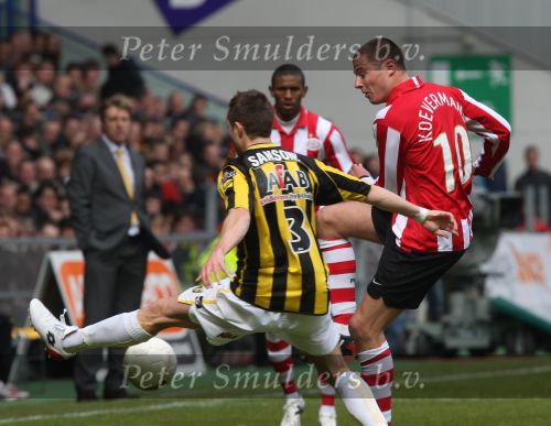Arnhem, 20 April 2008 Kompetitiewedstrijd Vitesse-PSV, eindstand 0-1 Seizoen 2007/2008
PSV Landskampioen
Danny Koevermans in duel Sebastien Sansoni