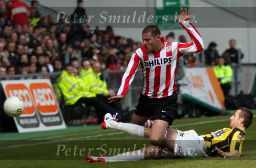 Arnhem, 20 April 2008 Kompetitiewedstrijd Vitesse-PSV, eindstand 0-1 Seizoen 2007/2008
PSV Landskampioen
Danny Koevermans in duel Sebastien Sansoni