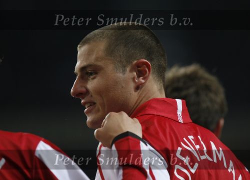 Eindhoven, 20 Oktober 2007
Kompetitiewedstrijd PSV-VVV, eindstand 3-1
Seizoen 2007/2008
Danny Koevermans heeft fescoord en wordt gefeliciteerd door zijn ploeggenoten