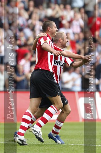 Eindhoven, 23 September 2007 Seizoen 2007/2008 Kompetitewedstrijd PSV-Feyenoord, eindstand 4-0
Danny Koevermans is blij met zijn doelpunt (4-0) met Tommy v d Leegte