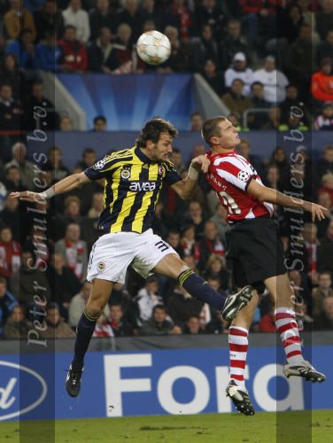 Eindhoven, 23 Oktober 2007
Champions League wedstrijd PSV-Fenerbahce, eindstand 0-0
Seizoen 2007/2008
Danny Koevermans in een kopduel EDU