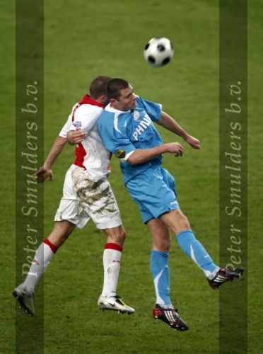 Amsterdam, 30 Januari 2008 Kompetitiewedstrijd AJAX-PSV, eindstand 0-2
Seizoen 2007/2008
Danny Koevermans in duel met John Heitinga