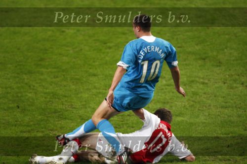 Amsterdam, 30 Januari 2008 Kompetitiewedstrijd AJAX-PSV, eindstand 0-2
Seizoen 2007/2008
Danny Koevermans in duel met Jan Vertonghen