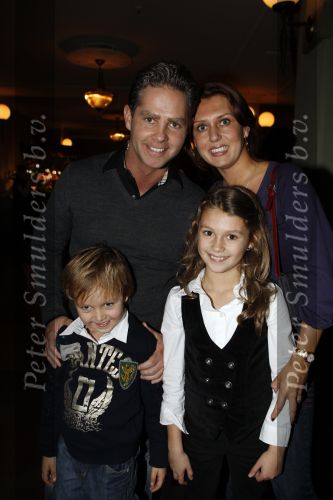 Kaatsheuvel 24 november 2007
Premiere Assepoester in de efteling. Zangeres Do v Hulst speelt de hoofdrol. Danny en Jenny de Munk met kinderen