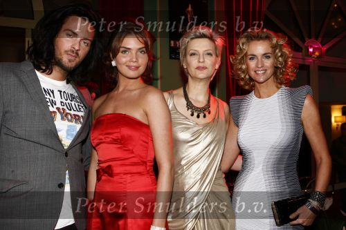 Amsterdam 11 januari 2009
Premiere Supermodel in hotel Krasnapolsky. Thijs Willekes Mariane Verkerk Kim Feenstra en Daphne Deckers
Peter Smulders bv