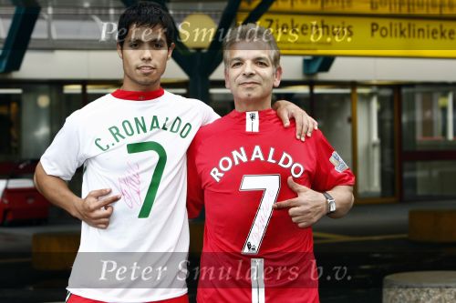 Amsterdam 7 juli 2008
David en Diego Jolly bij het amc  ziekenhuis nadat ze cristian Ronaldo hebben bezocht na zijn operatie.