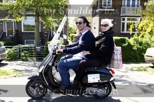 Amsterdam 12 mei 2009
Het blad Grazia organiseert samen met vespa scooters een leuke rally door amsterdam heen. David v d Noord
Peter Smulders bv