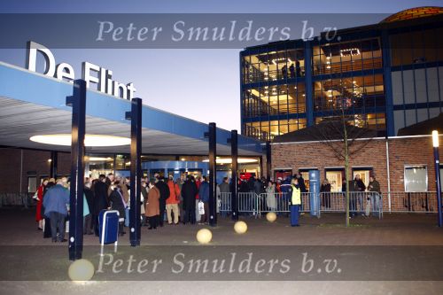 Amersfoort 16 februari 2008
Johan Heesters (104 jaar oud ) teedt op in theater de Flint. Heel veel politie en beveiliging aanwezig. Van iedereen wordt het paspport of rijbewijs gecopieerd.
Peter Smulders bv