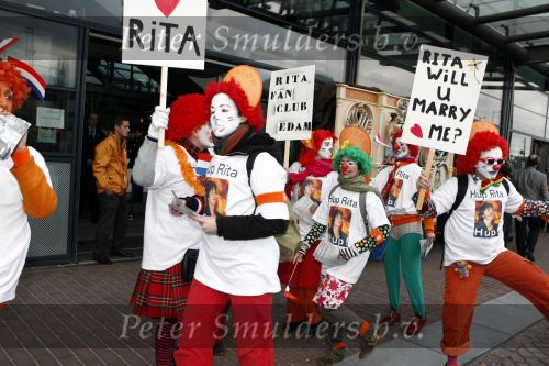 Amsterdam 3 april 2008
Openingsfeest van de politieke partij trots op NL van Rita Verdonk in de passengers terminal. Politie met demonstranten
Peter Smulders bv