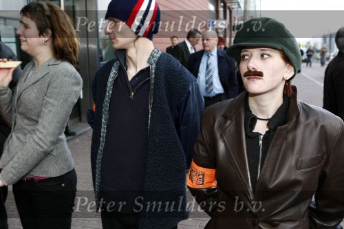 Amsterdam 3 april 2008
Openingsfeest van de politieke partij trots op NL van Rita Verdonk in de passengers terminal. Politie met demonstranten
Peter Smulders bv