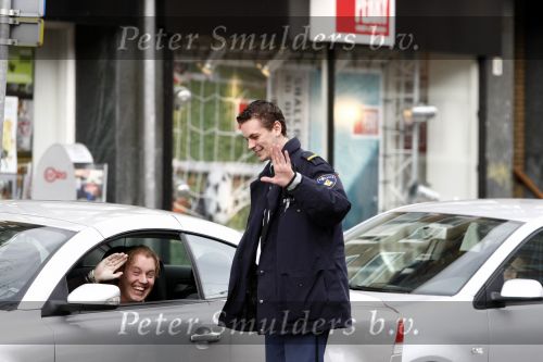 Amsterdam 20 maart 2008
Dennis v Tellingen wordt aangehouden door politie agent voor niet handsfree bellen in de auto.
Peter Smulders bv