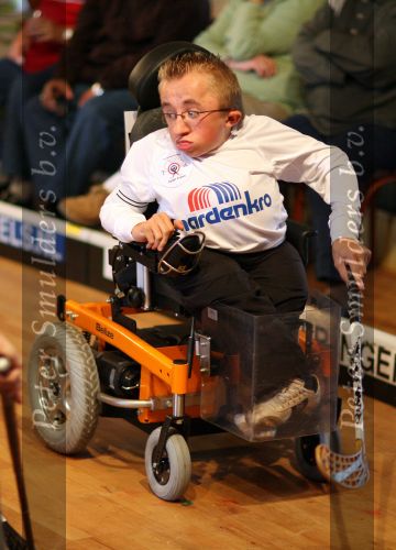Alphen (Noord- Brabant) 16 September 2007 
Groot Rolhockeytoernooi voor gehandicapten georganiseerd door Target Angels uit Goirle.
International speler en met Nederland wereldkampioen, 
Dennis v d Boomen